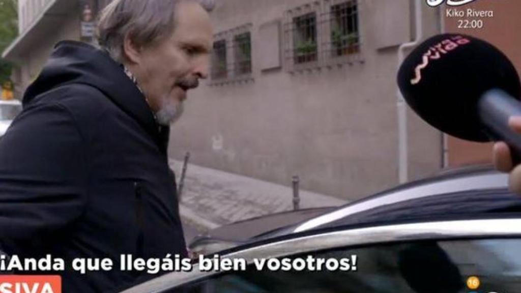 Miguel Bosé se encara con un reportero de 'Viva la vida': ¡Me estáis atracando!