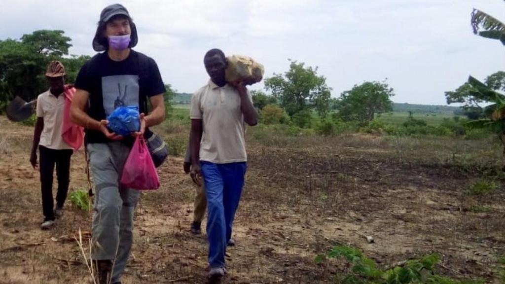 Daniel Boyano durante uno de sus proyectos en Angola