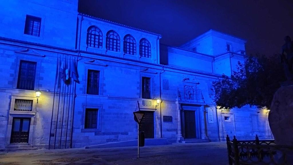 Exterior del edificio de la Diputación de Zamora en homenaje al Día Mundial de la Diabetes