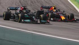 Hamilton adelanta a Verstappen en Interlagos