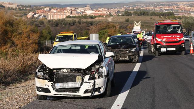 Varios de los coches que se han visto implicados en el accidente.