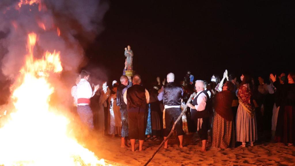 Representación del hallazgo de la Virgen del Sufragio en Benidorm.