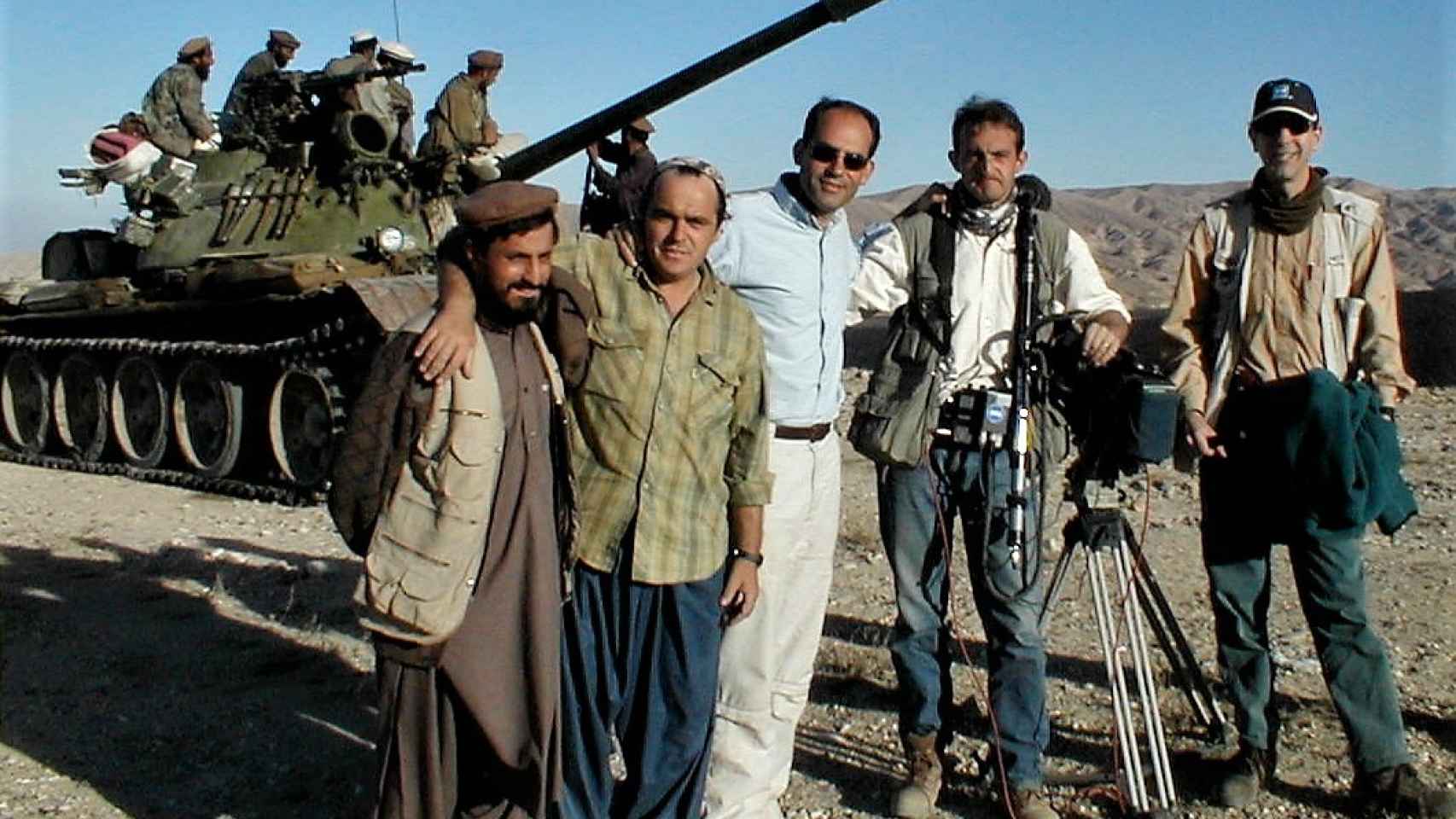 El equipo de TVE con su fíxer en Afganistán.