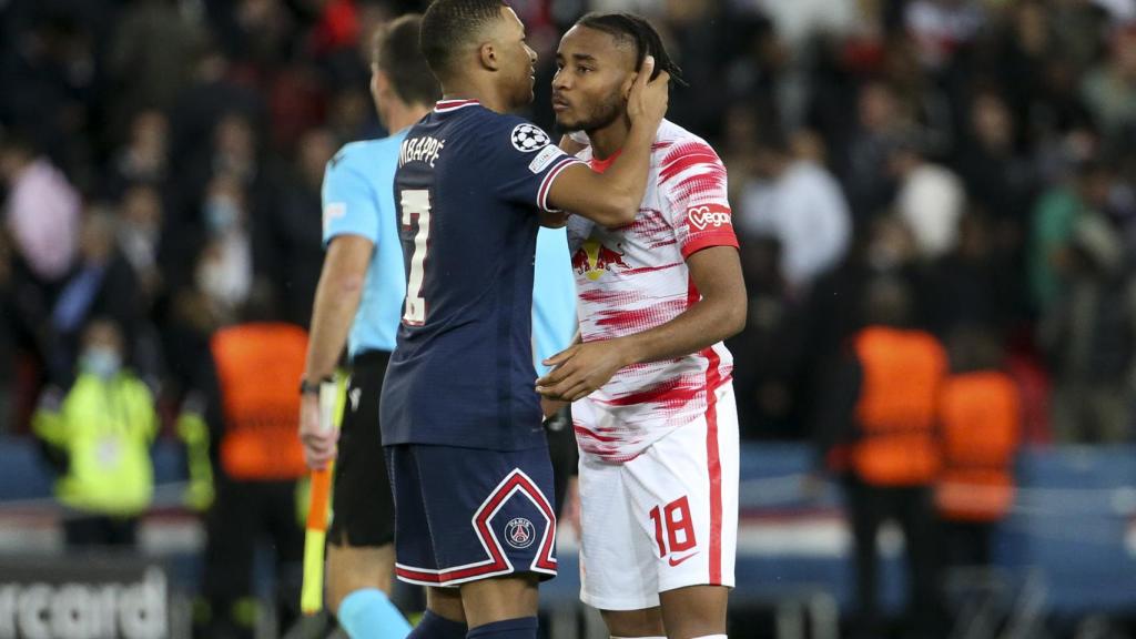 Kylian Mbappé y Christopher Nkunku, durante el PSG - RB Leipzig