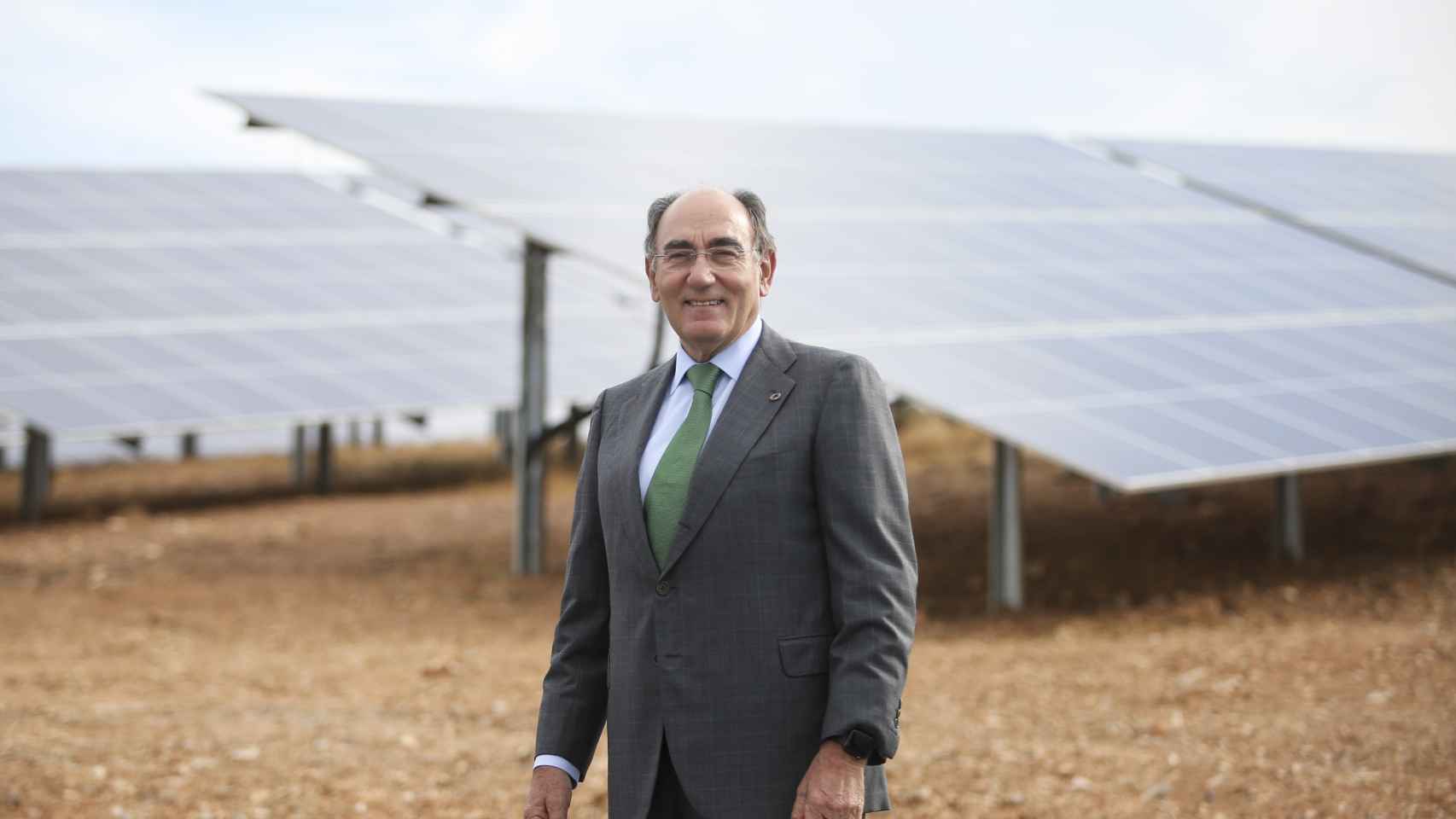 El presidente de Iberdrola, Ignacio Galán, en la instalación fotovoltaica de Andévalo