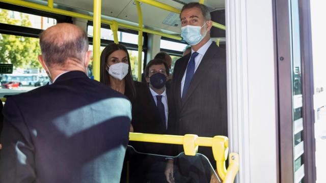 Los Reyes han presidido este lunes la inauguración de la conmemoración del 75º aniversario de la creación de la Empresa Municipal de Transportes de Madrid