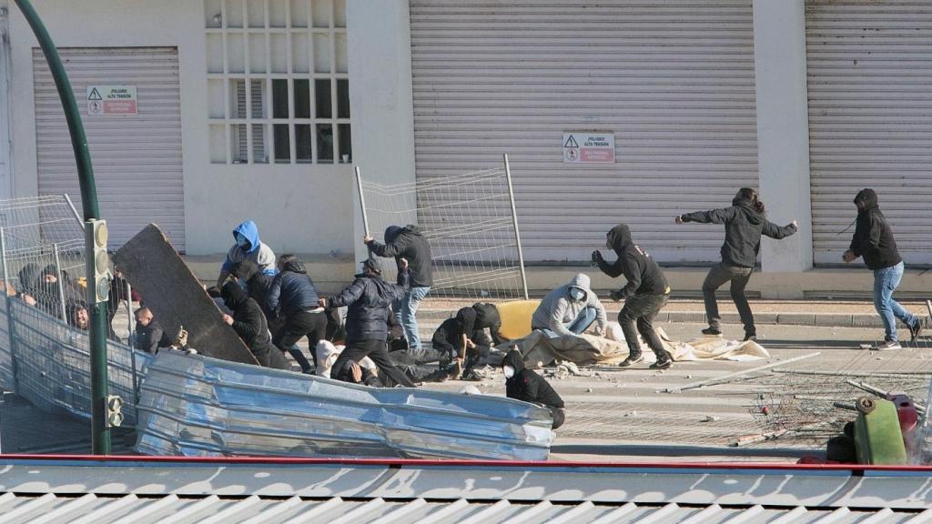 Tensión en la huelga del metal en Cádiz, con la intervención de los antidisturbios para refrenar la violencia de las protestas