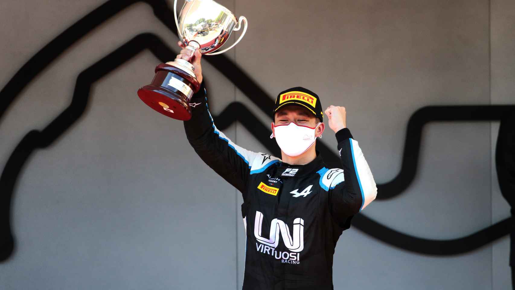 Guanyu Zhou celebra la victoria en una de las pruebas de la F2 en el Gran Premio de Monaco