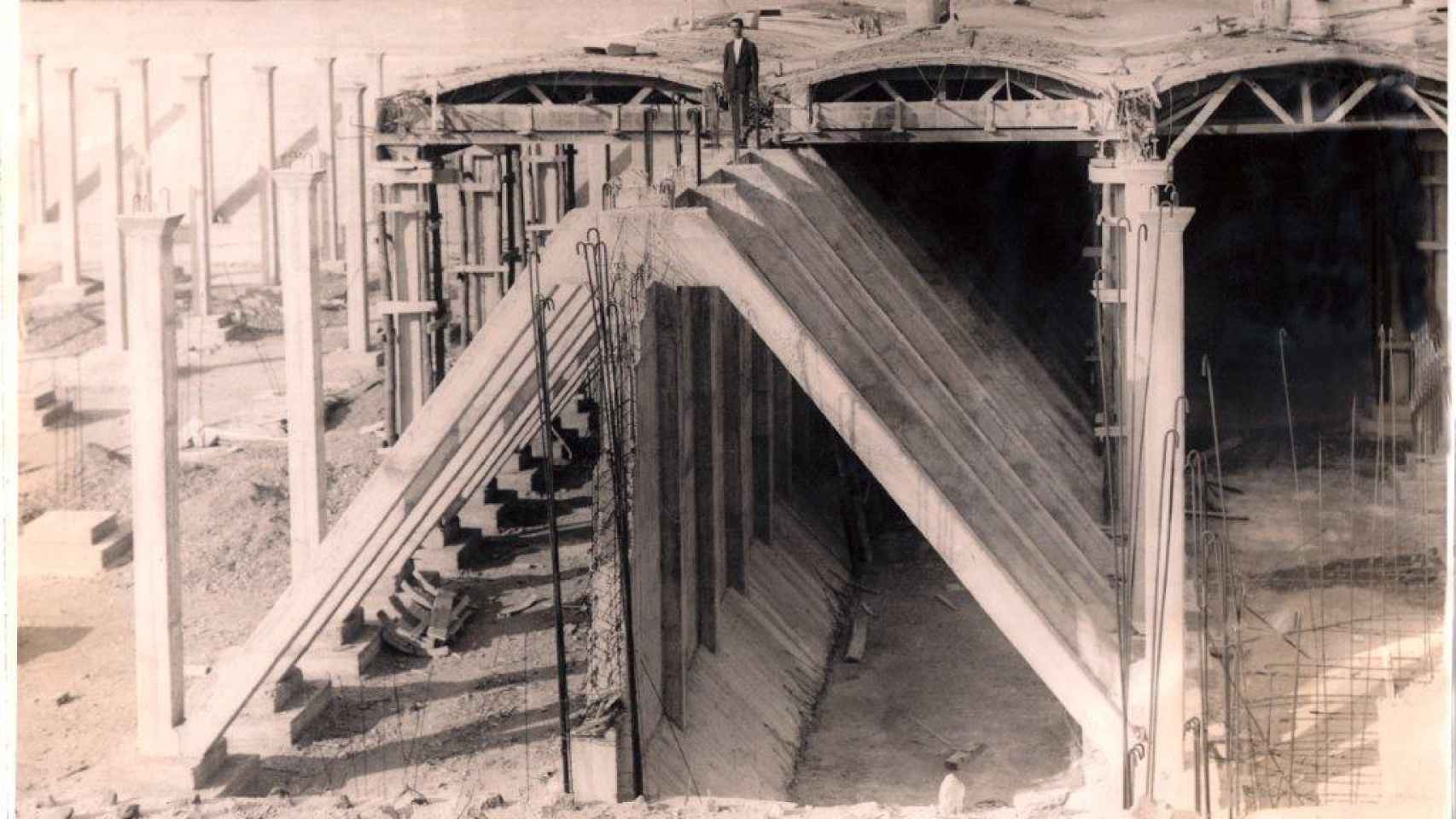 Otra imagen histórica de la construcción.