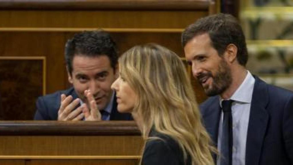 Cayetana Álvarez de Toledo junto a Pablo Casado y Teodoro García Egea en el Congreso. EP