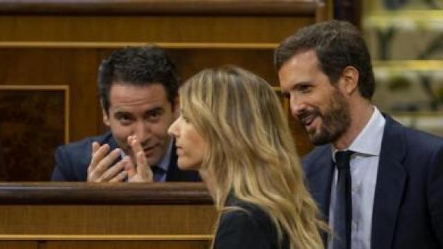 Cayetana Álvarez de Toledo junto a Pablo Casado y Teodoro García Egea en el Congreso. EP