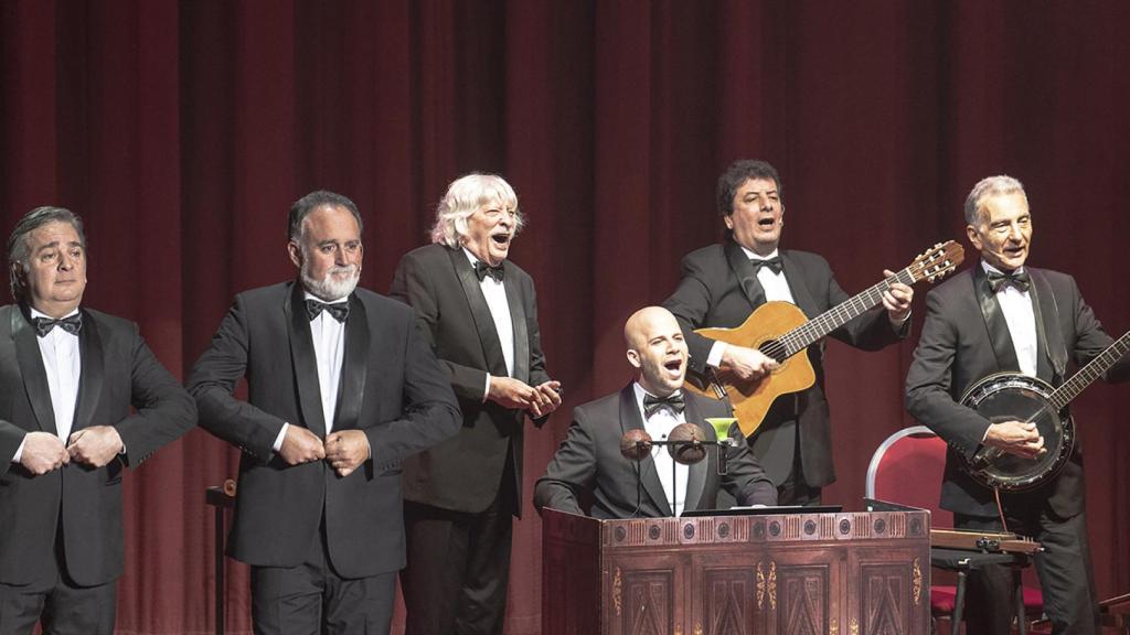 Les Luthiers en su espectáculo 'Viejos Hazmerreíres'.