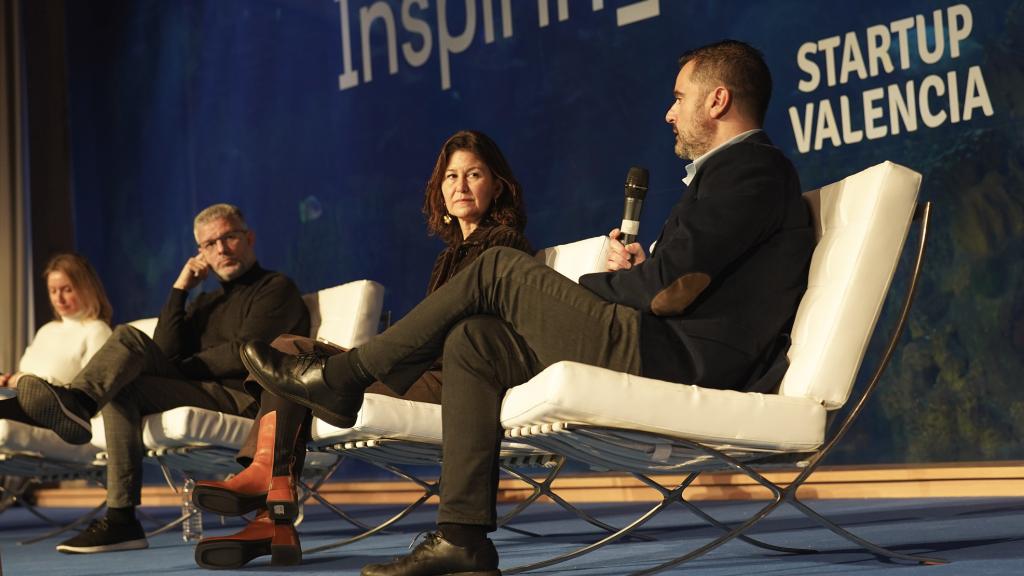 Alberto Gutiérrez, presidente de Fundación LAB y Co-founder Plug&Play Spain, durante su intervención, junto a, de dcha. a izq., Yolanda Pérez, directora de BStartup Banco Sabadell; Juan Luis Hortelano, presidente de Startup Valencia; y Patricia Pastor, directora de GoHub Global Omnium.