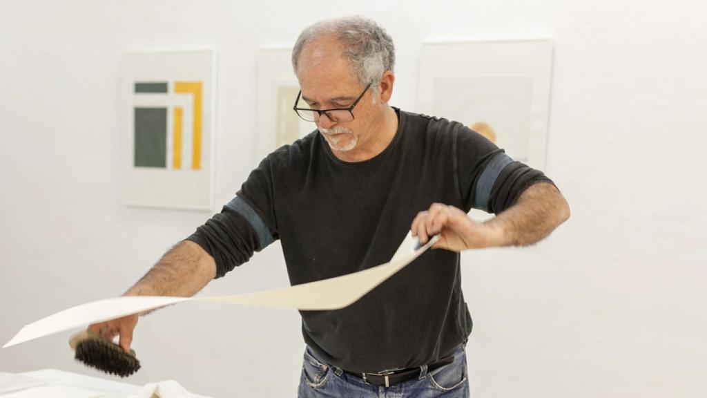 Paco Aguilar,  fundador de la Galería Taller Gravura, en una imagen.