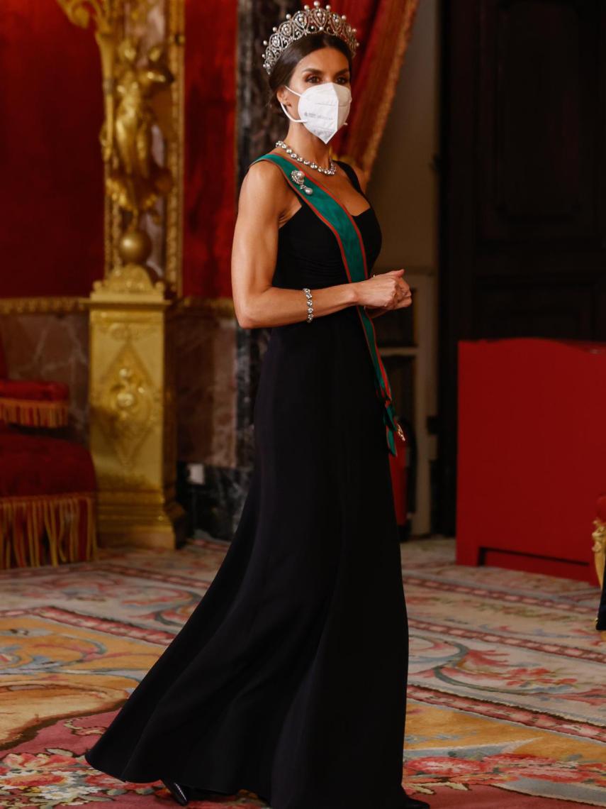 Letizia deslumbró en el Palacio Real por su estilismo y su impresionante figura.