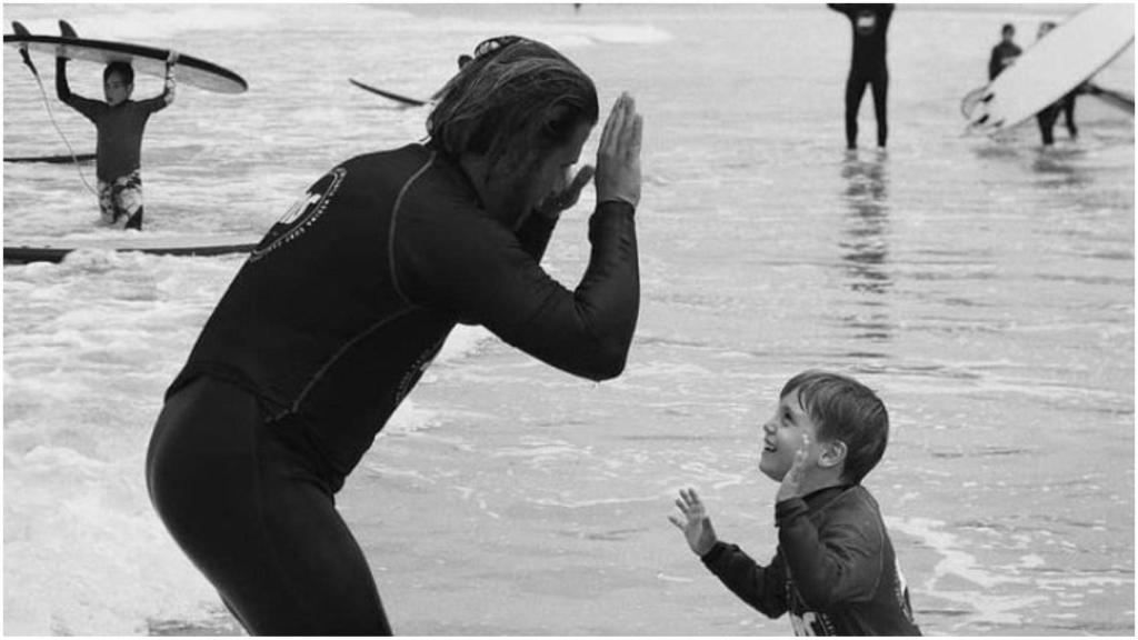 Marcos con uno de los niños del proyecto.