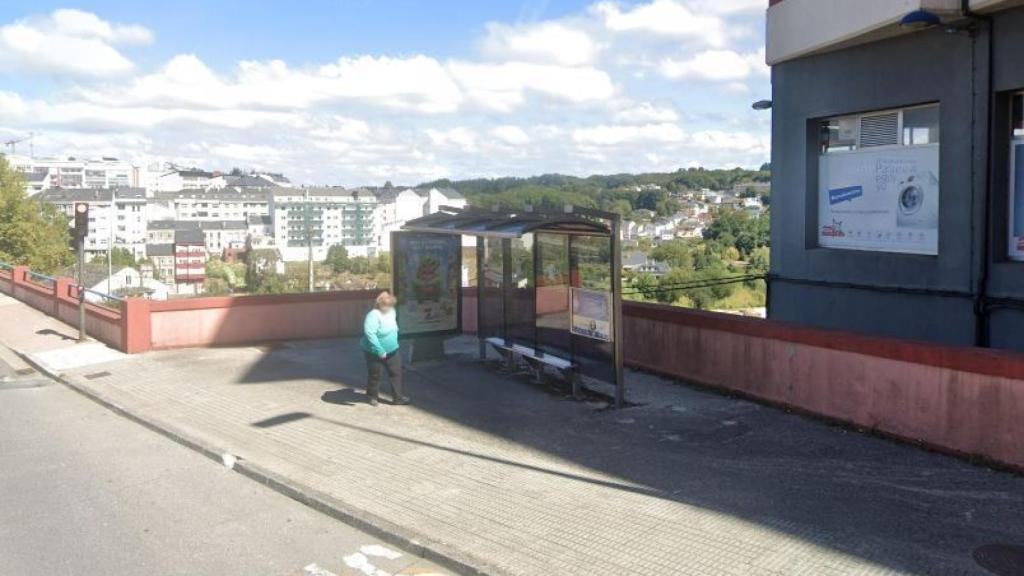 Una parada de autobús en la calle Montero Ríos de Lugo.