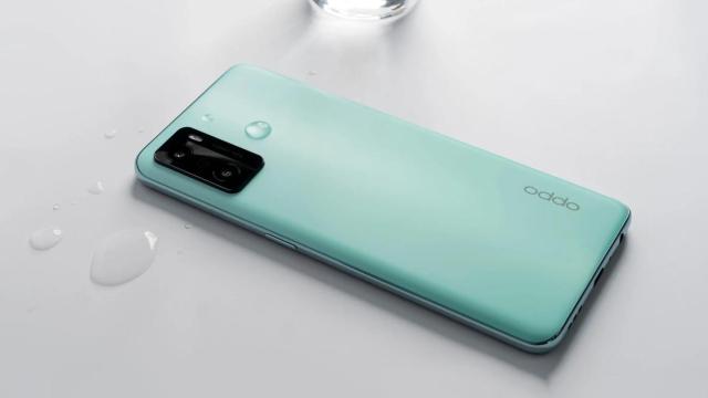 OPPO A55s por detrás