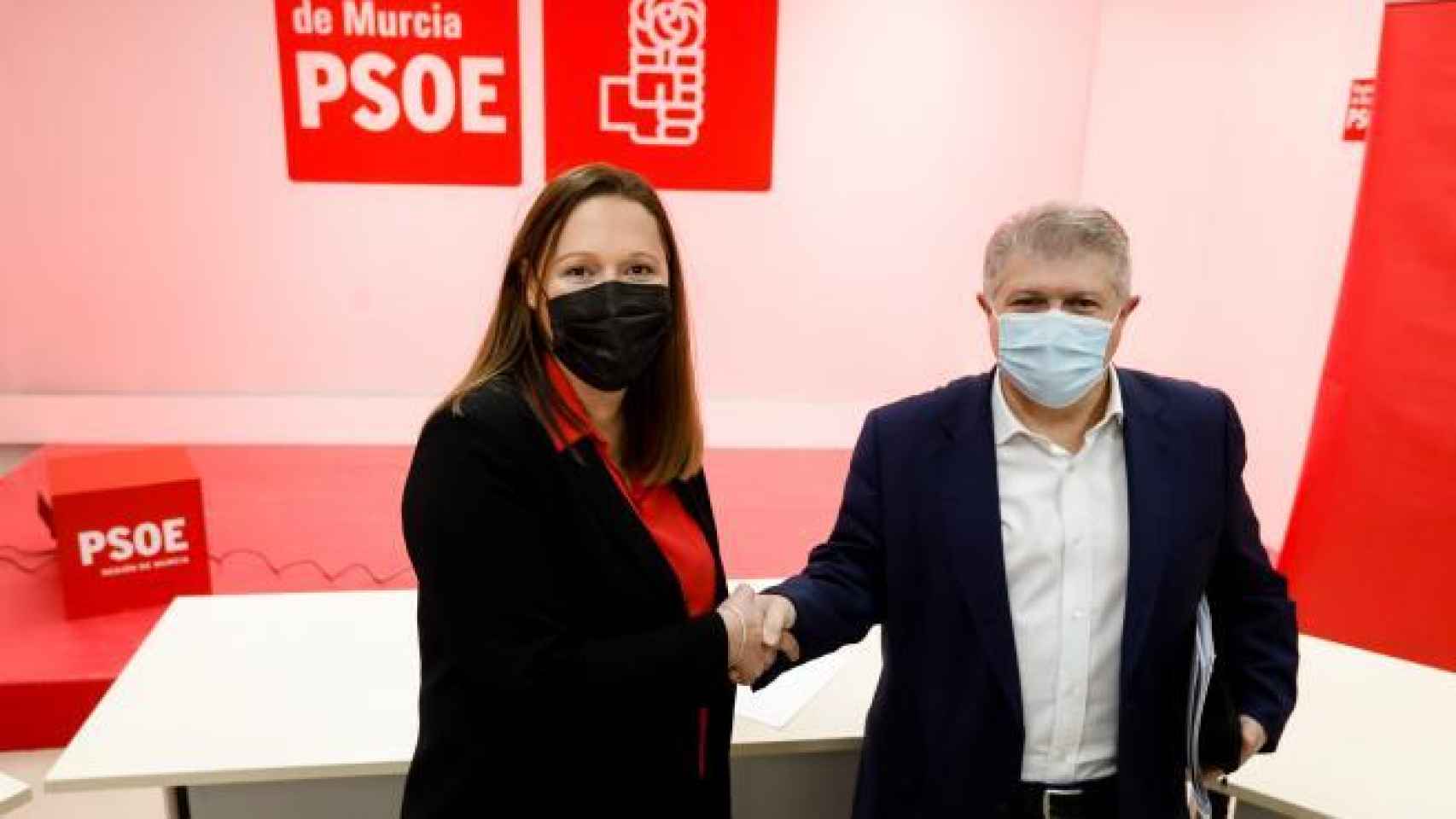 Lourdes Retuerto y José Velez, en el debate por la Secretaría General del PSOE en Murcia.