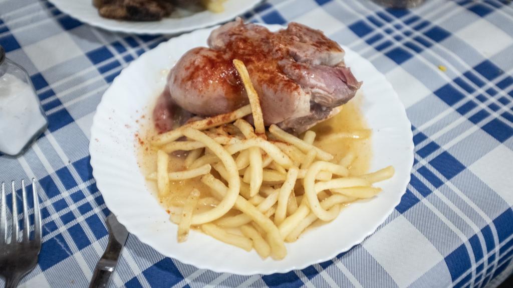 El plato de codillo, uno de lo segundos que ha probado este diario.