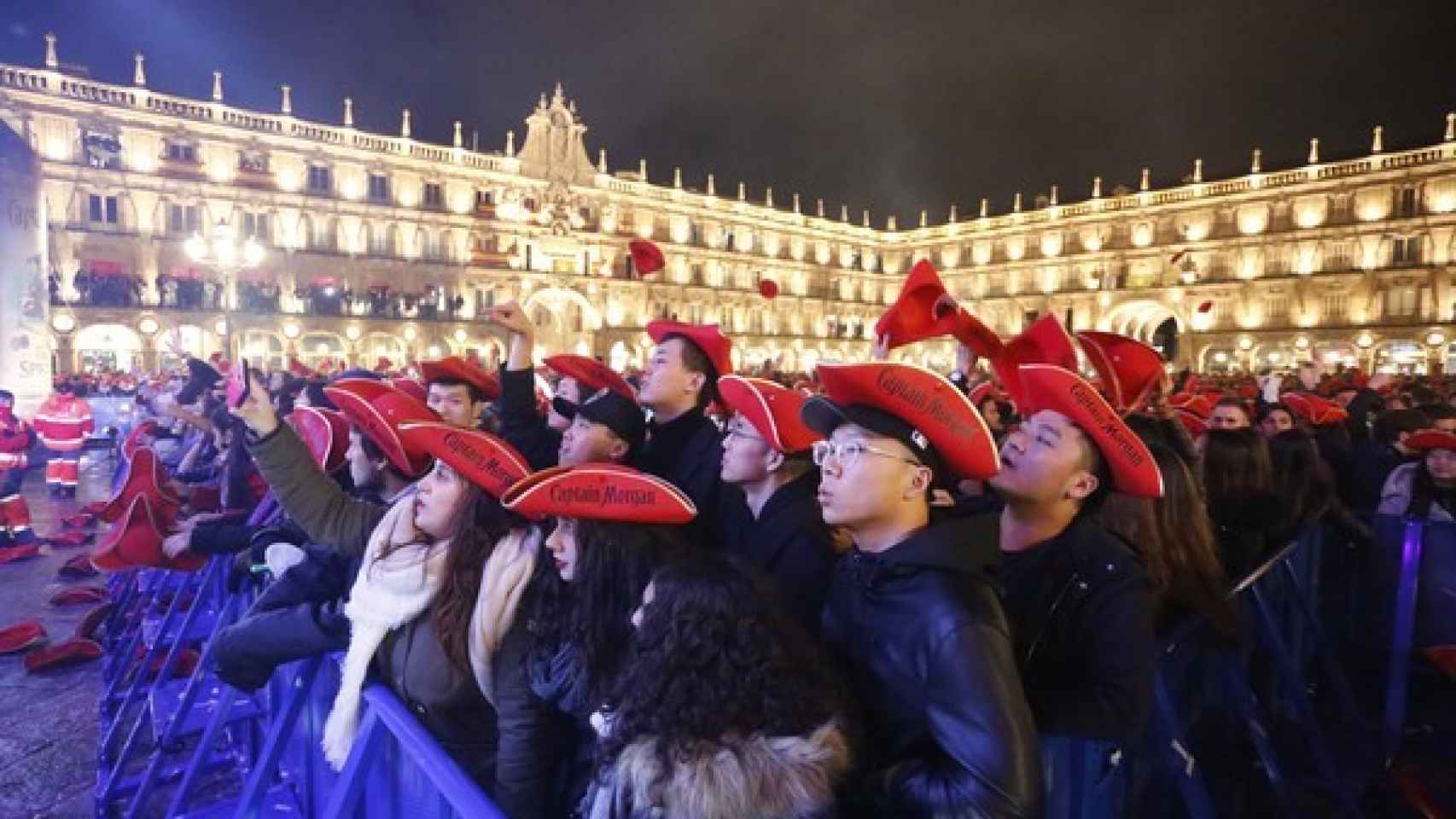 Imagen de archivo de la celebración de la Nochevieja Universitaria de 2019 en la Plaza Mayor