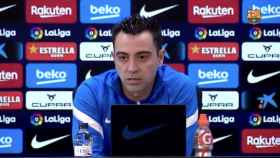 Xavi Hernández en una rueda de prensa con el Barça