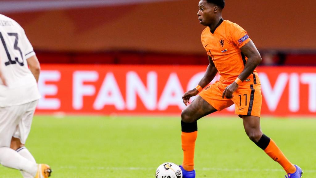 Quincy Promes durante un partido con la selección de Países Bajos