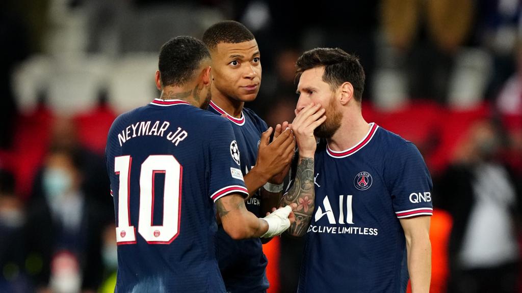 Neymar, Mbappé y Messi durante un partido con el PSG