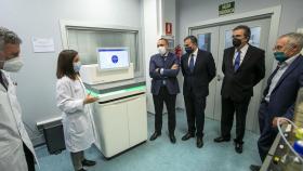 El conselleiro de Sanidade, Julio García Comesaña, visita la Fundación Pública galega de Medicina Xenómica