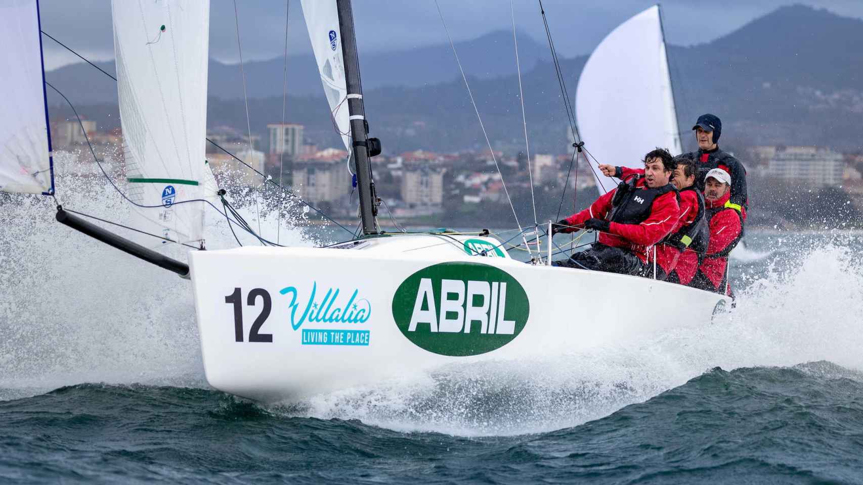 Segundo acto para la flota de monotipos en las Villalia Winter Series en Vigo