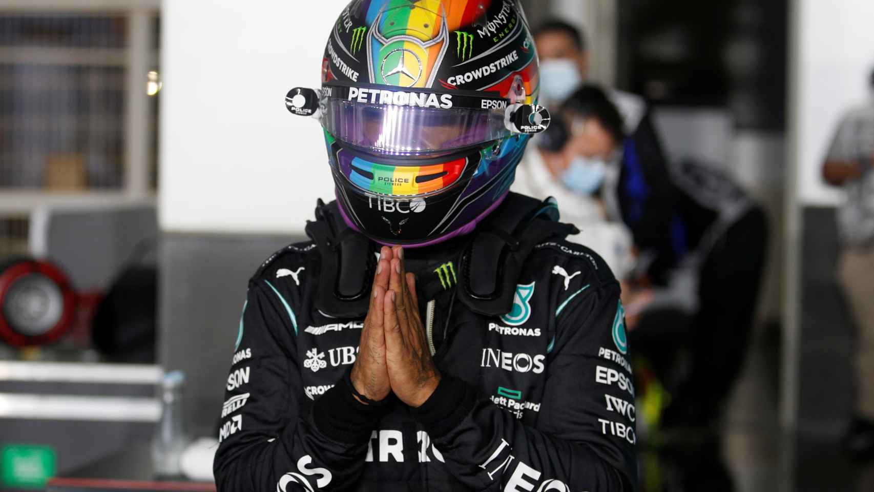 Lewis Hamilton con el caso de colores LGTBI en Qatar