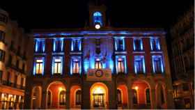 Fachada Ayuntamiento de Zamora de azul