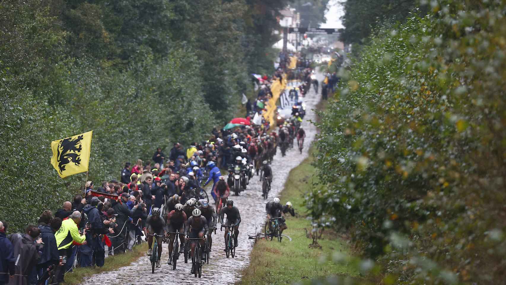 El pelotón de la Paris-Roubaix 2021