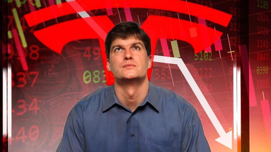 El gestor Michael Burry con una ilustración bursátil de Tesla detrás.