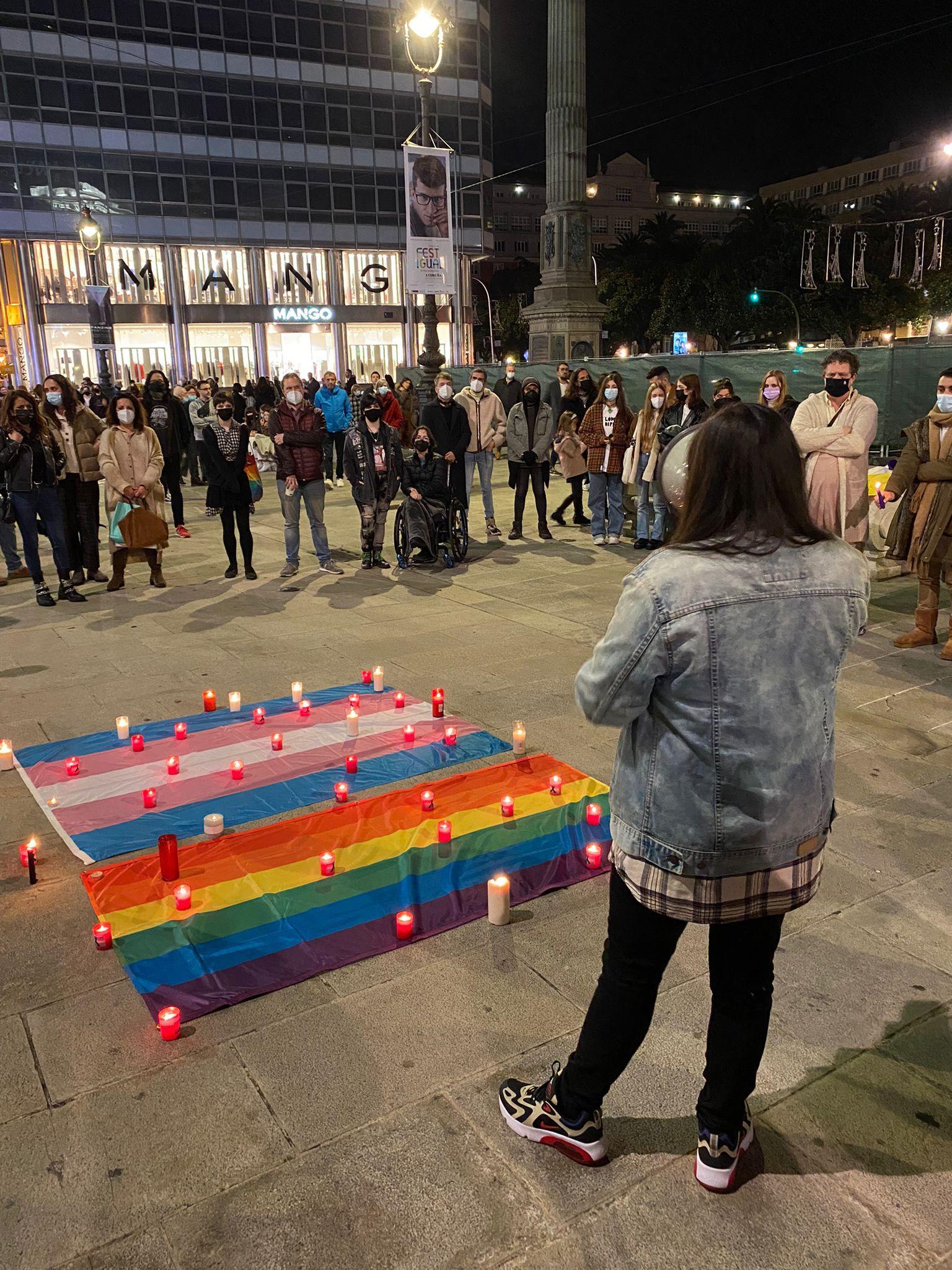 Los asistentes a la concentración, esta tarde en el Obelisco (Xanpepa).