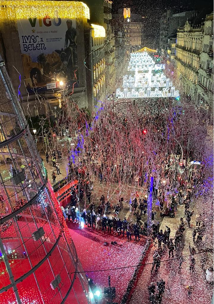 Vigo, instantes después del encendido de las luces navideñas (Treintayseis).