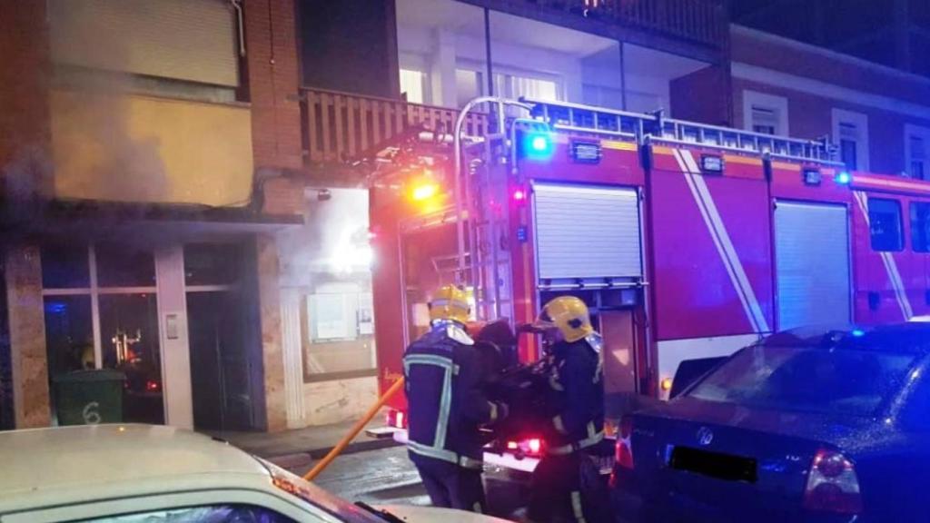 Un momento de la intervención de los bomberos.