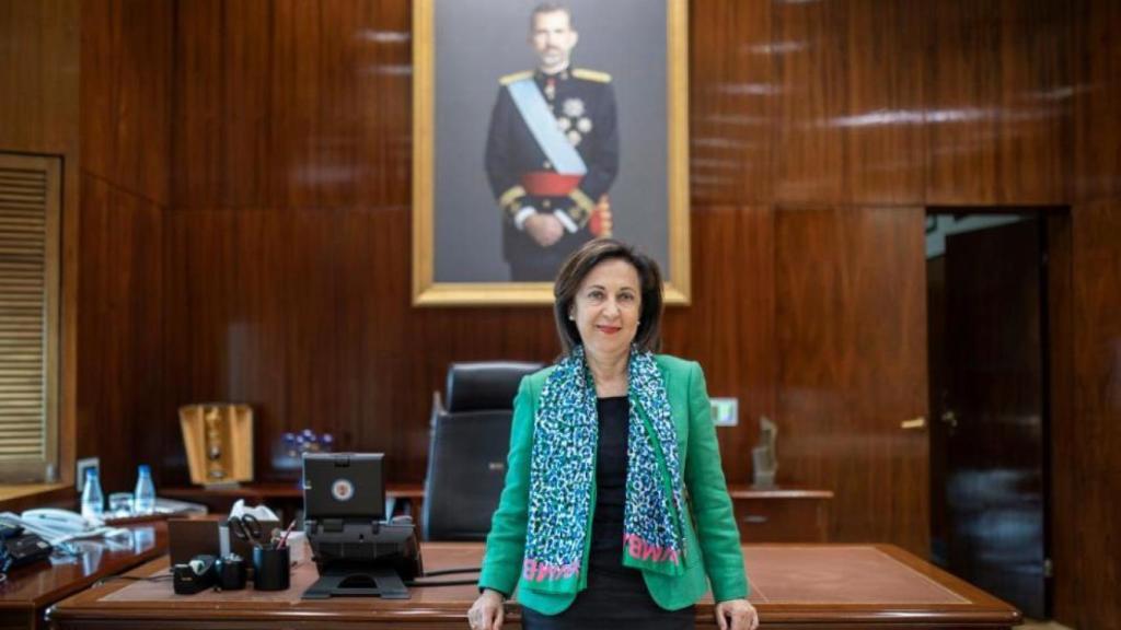 Margarita Robles en su despacho del Ministerio de Defensa.