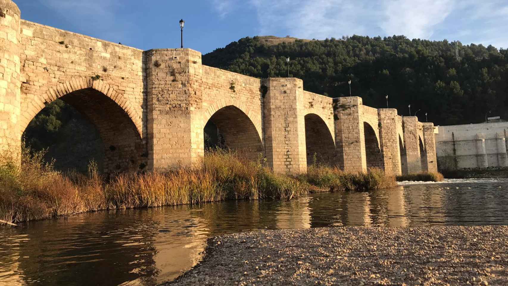 El puente medieval sobre el Pisuerga, emblema de Cabezón