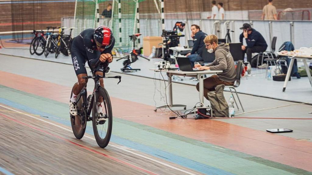 Egan Bernal durante una de sus sesiones de entrenamiento de contrarreloj