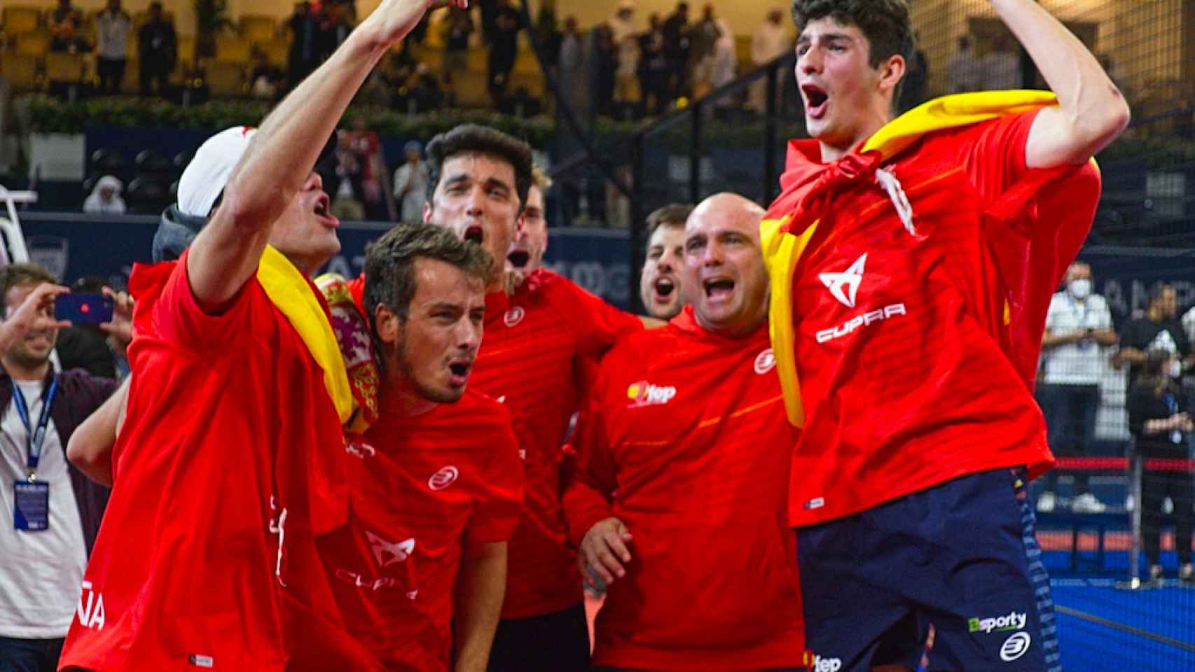 La selección española de pádel celebra el título mundial ganado en Catar