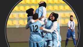 Futbolistas de Afganistán celebrando un gol. Foto: Instagram (@khalida_popal_girlpower)