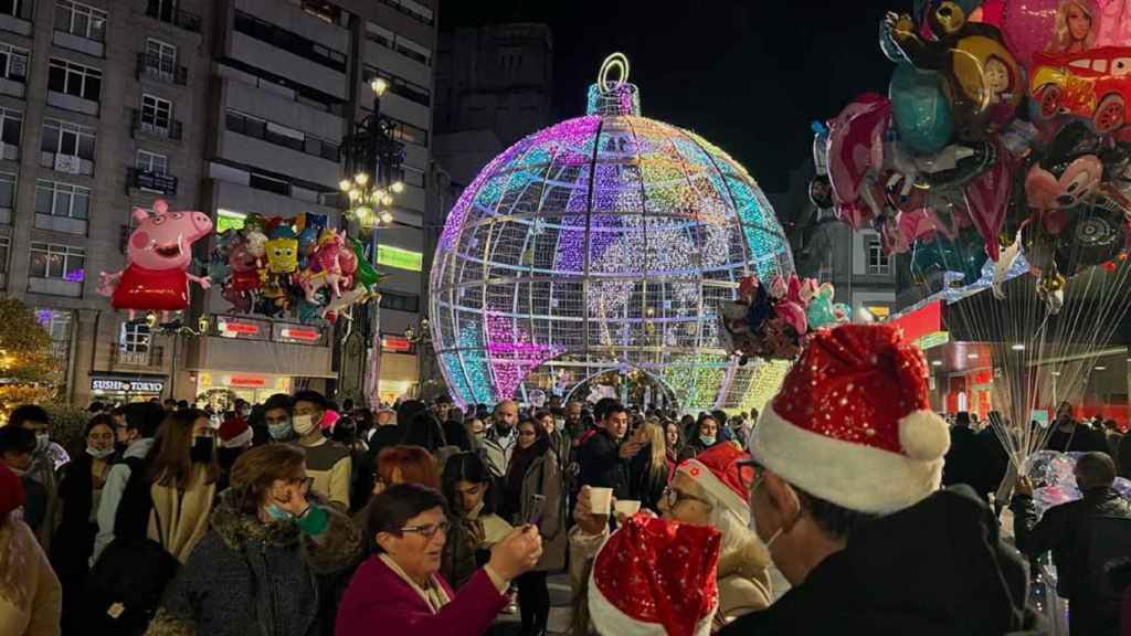 Iluminación navideña en una de las calles de Vigo.