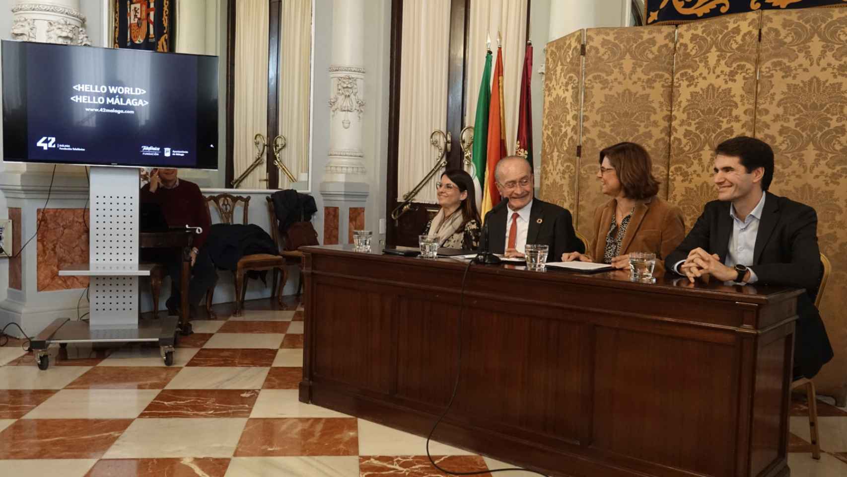 Momento de la firma del acuerdo entre el Ayuntamiento de Málaga y Fundación Telefónica en noviembre de 2019.