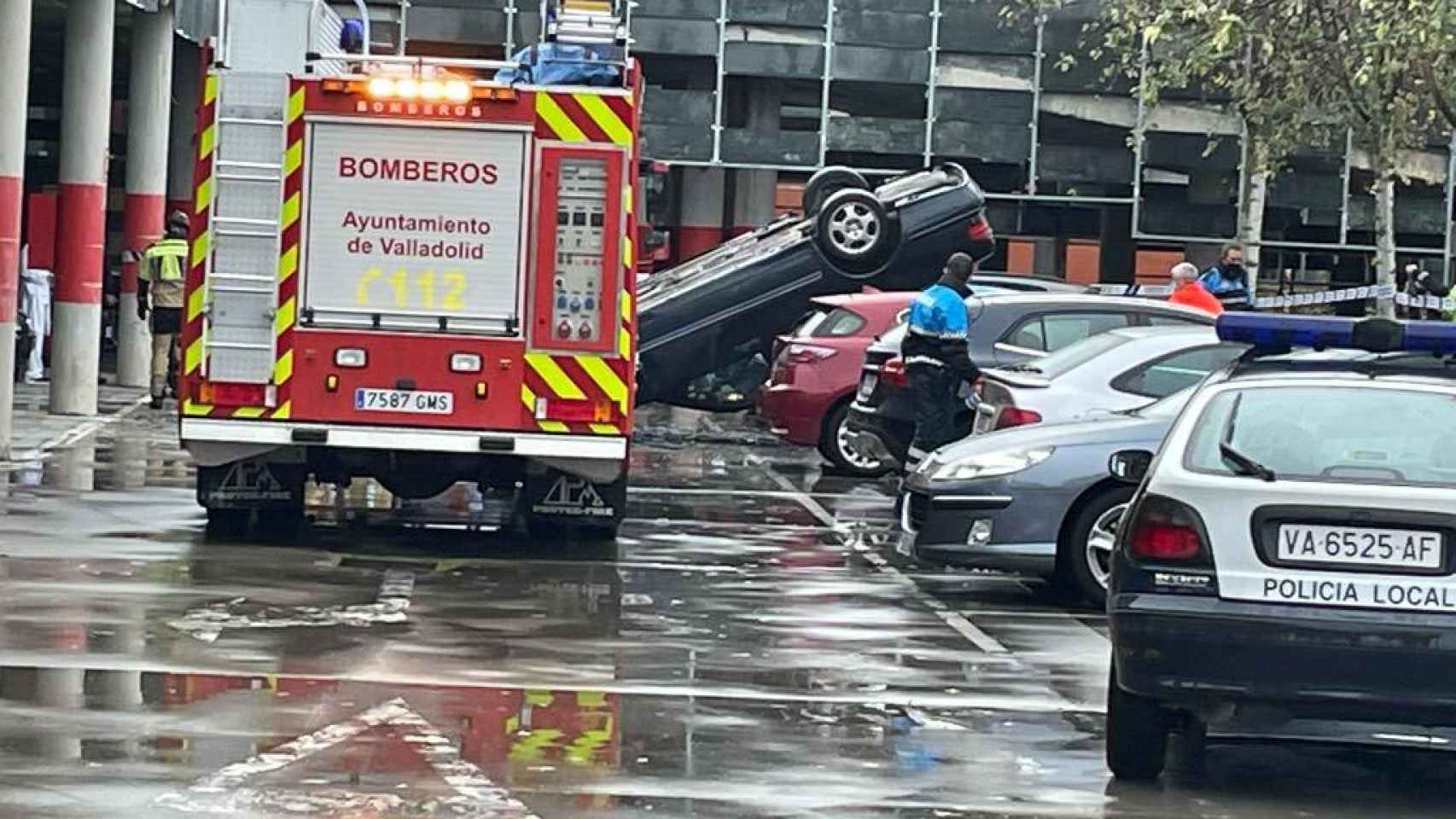 Cae con su coche de una planta a otra del parking del Río Hortega de Valladolid