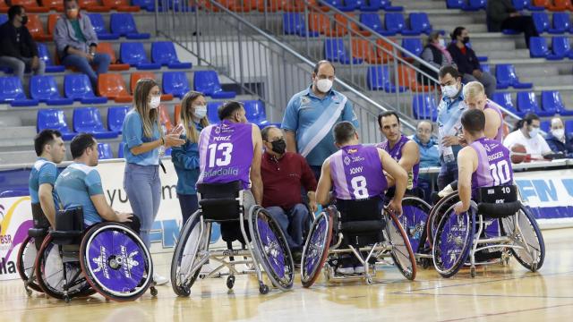 Corrillo del Fundación Aliados en el partido ante Amfiv de Vigo