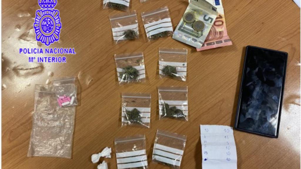 Cazado un joven con un arsenal de droga en un local de ocio de la calle Paraíso