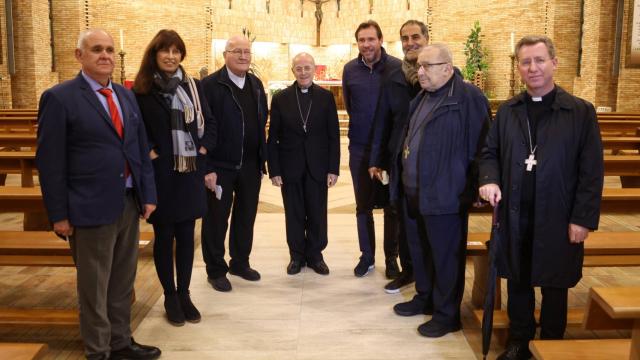 Óscar Puente y Ana Redondo durante su visita al templo