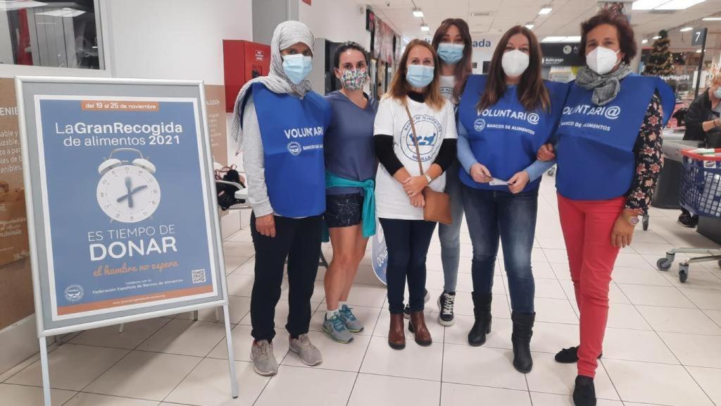 Voluntarias y personal del Banco de Alimentos de Melilla