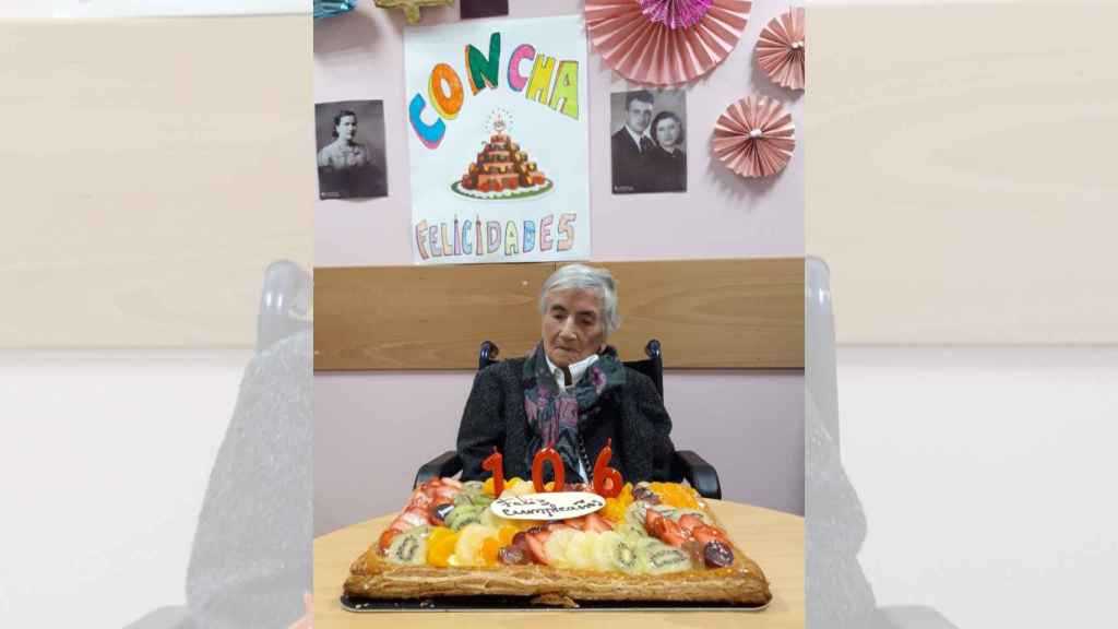 Regalos, flores y 106 velas para celebrar el cumpleaños de Concha en Vigo